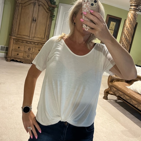 Twist front Tee - Picture 4 of 5